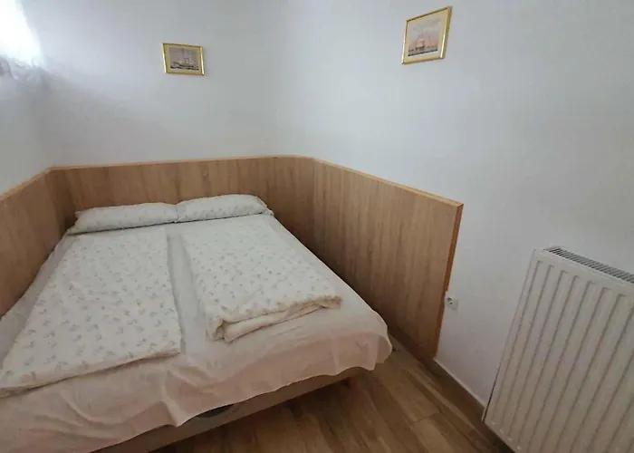 Apartament 3 *